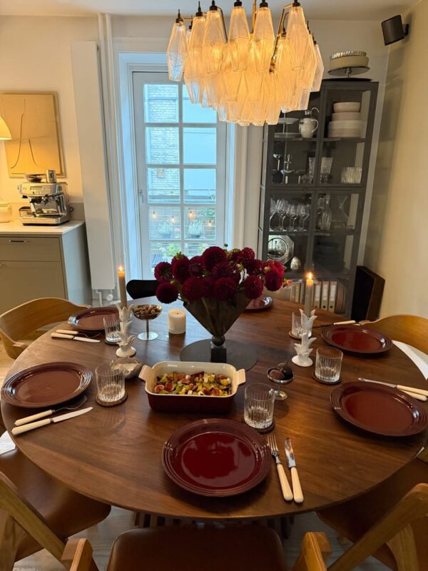 Clean Modern Table Setting 27 Table Settings Ideas That Give Your Table a Clean, Fresh Look for ...