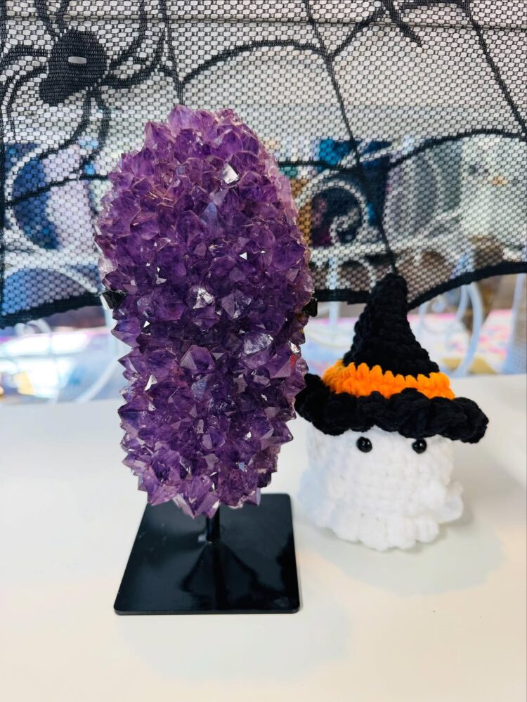30 Crystal Decor Ideas If You Want a Home That Feels Calm, Clean, and ...