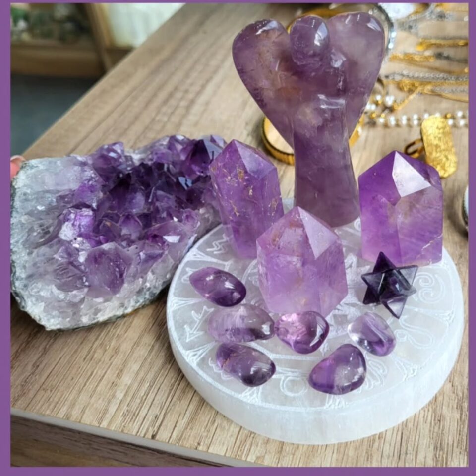 30 Crystal Decor Ideas If You Want a Home That Feels Calm, Clean, and ...