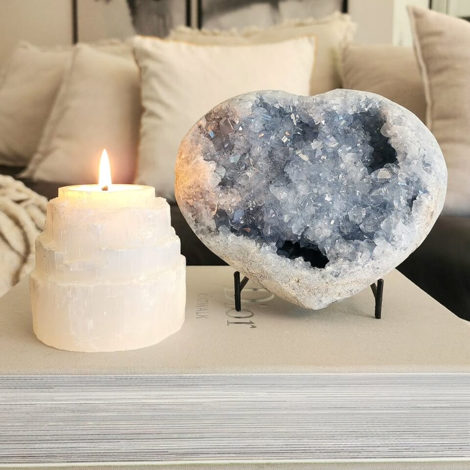 30 Crystal Decor Ideas If You Want a Home That Feels Calm, Clean, and ...