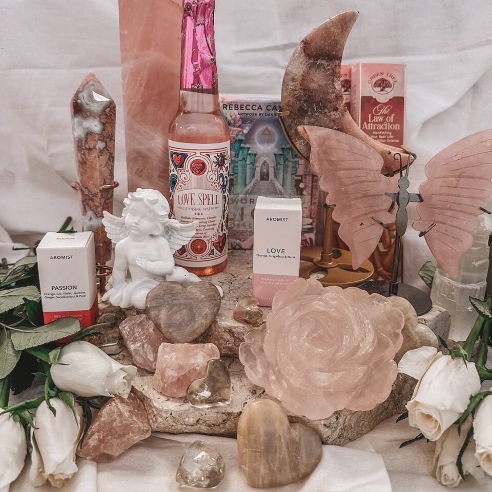 30 Crystal Decor Ideas If You Want a Home That Feels Calm, Clean, and ...
