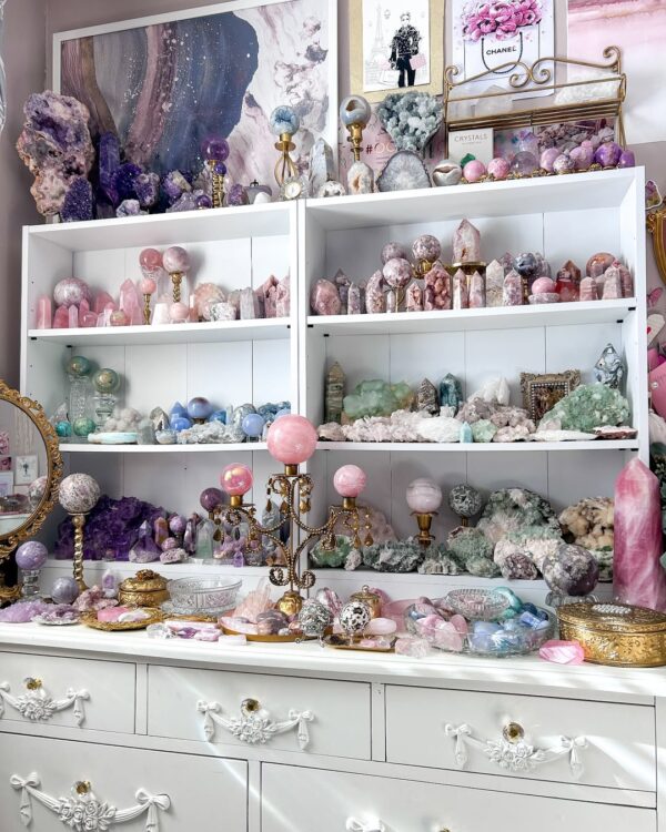30 Crystal Decor Ideas If You Want a Home That Feels Calm, Clean, and ...