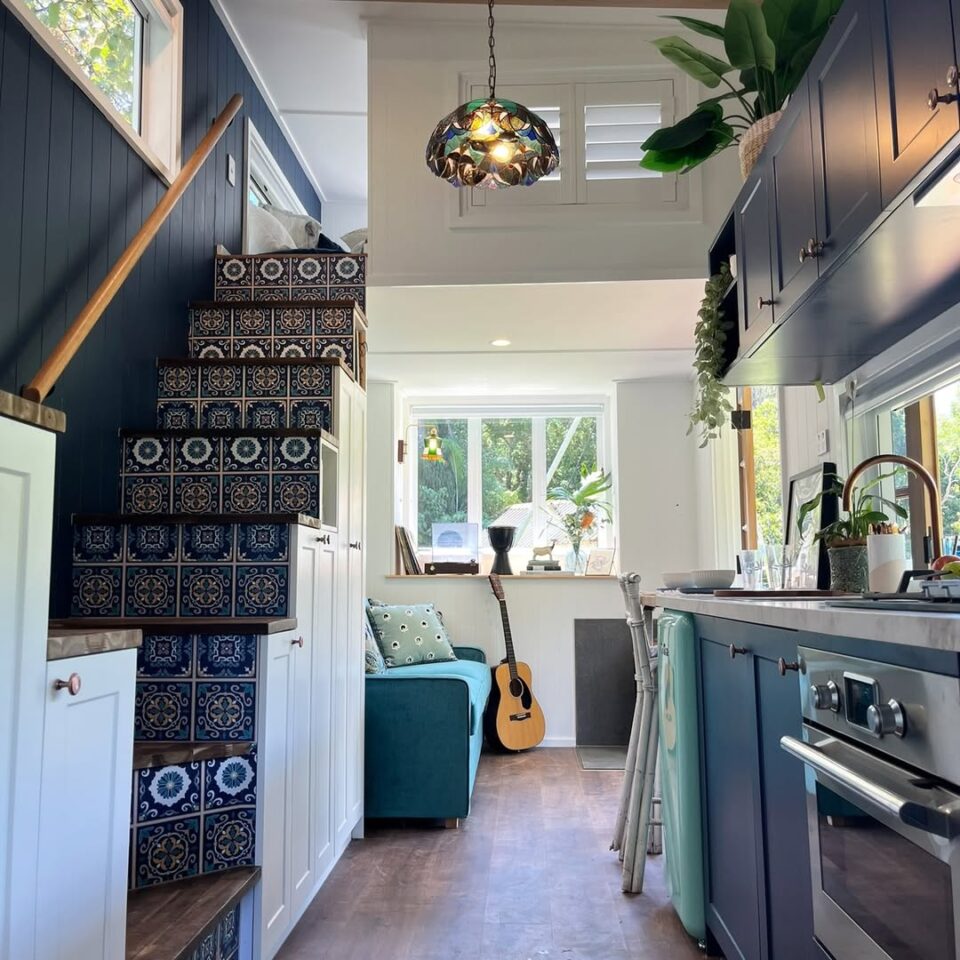 27 Tiny House Kitchen Ideas Borrowed From Vans, Cabins, Lofts, and ...