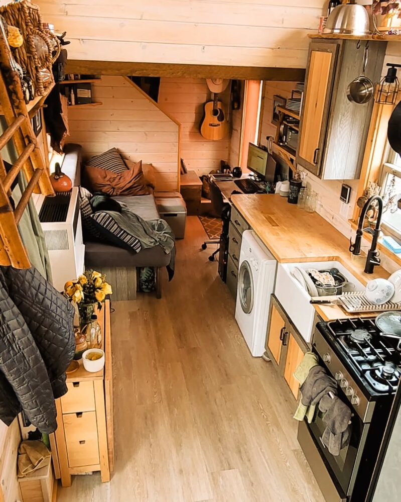 27 Tiny House Kitchen Ideas Borrowed From Vans, Cabins, Lofts, and ...