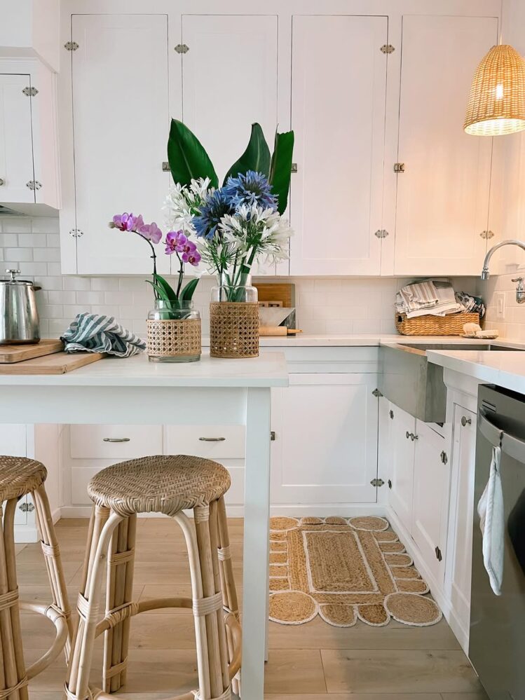 26 Kitchen Island Centerpiece Ideas That Prove the Middle of the Room ...