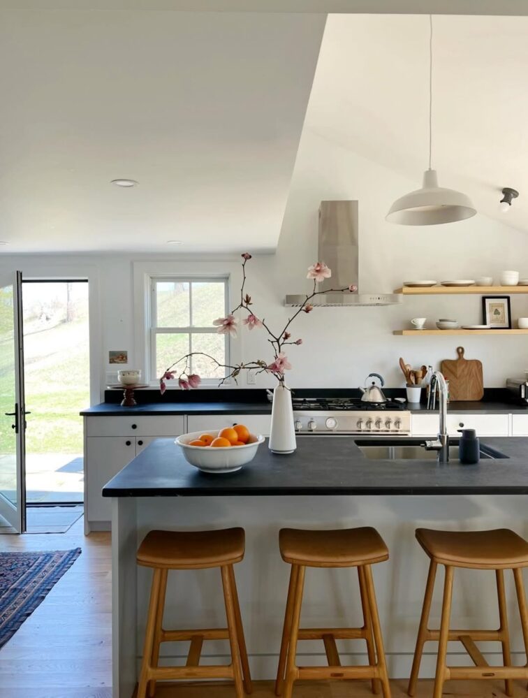 26 Kitchen Island Centerpiece Ideas That Prove the Middle of the Room ...