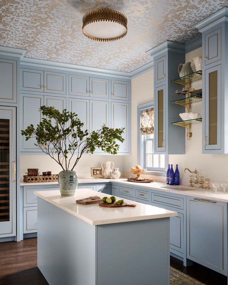 26 Kitchen Island Centerpiece Ideas That Prove the Middle of the Room ...