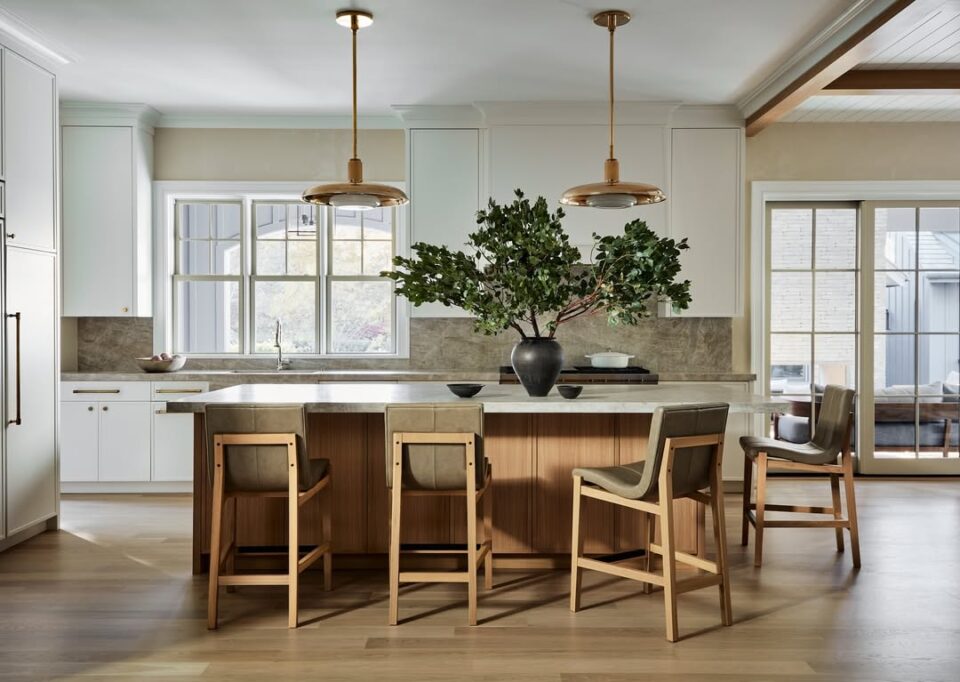 26 Kitchen Island Centerpiece Ideas That Prove the Middle of the Room ...