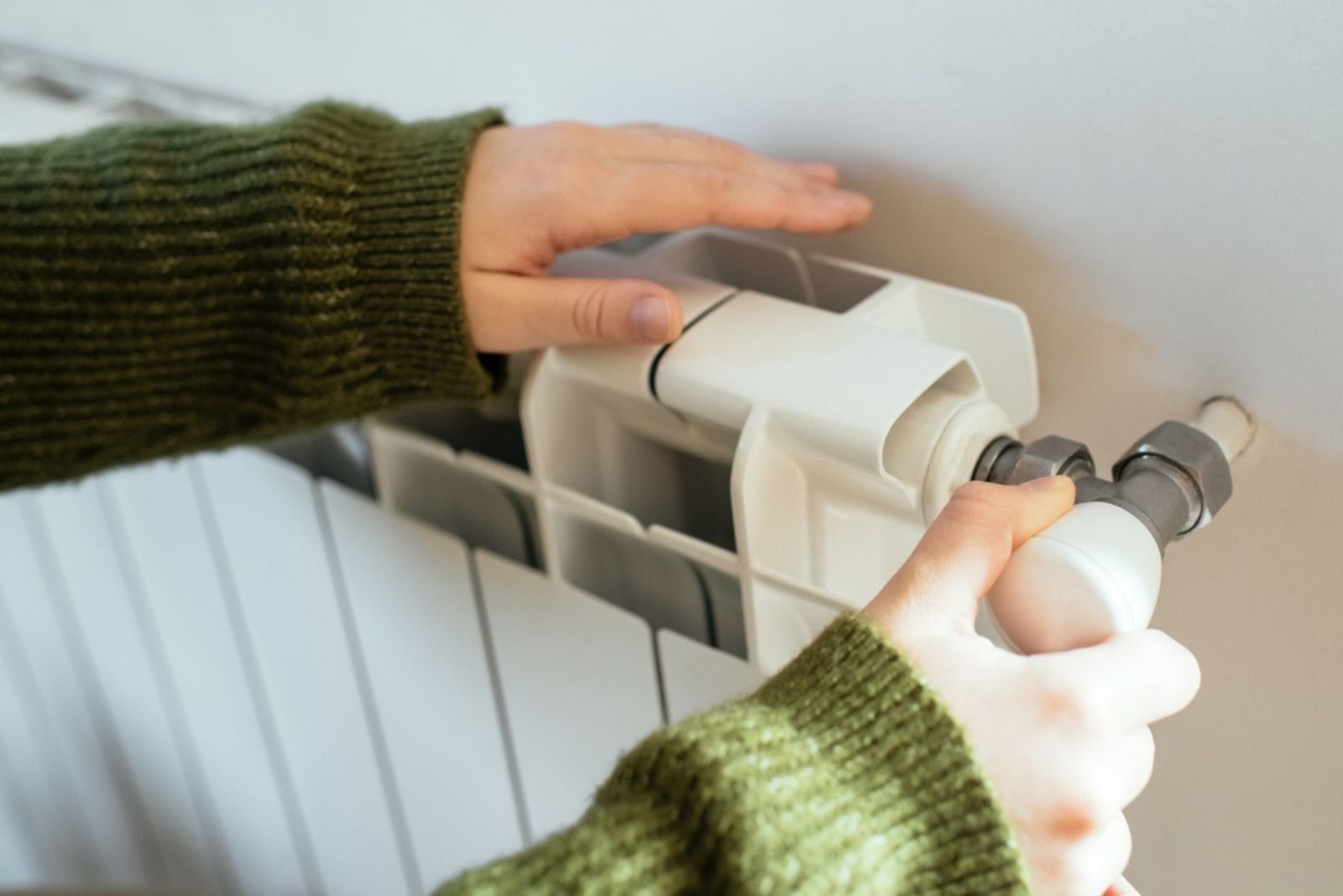 Radiator hot on top, cold at the bottom?
