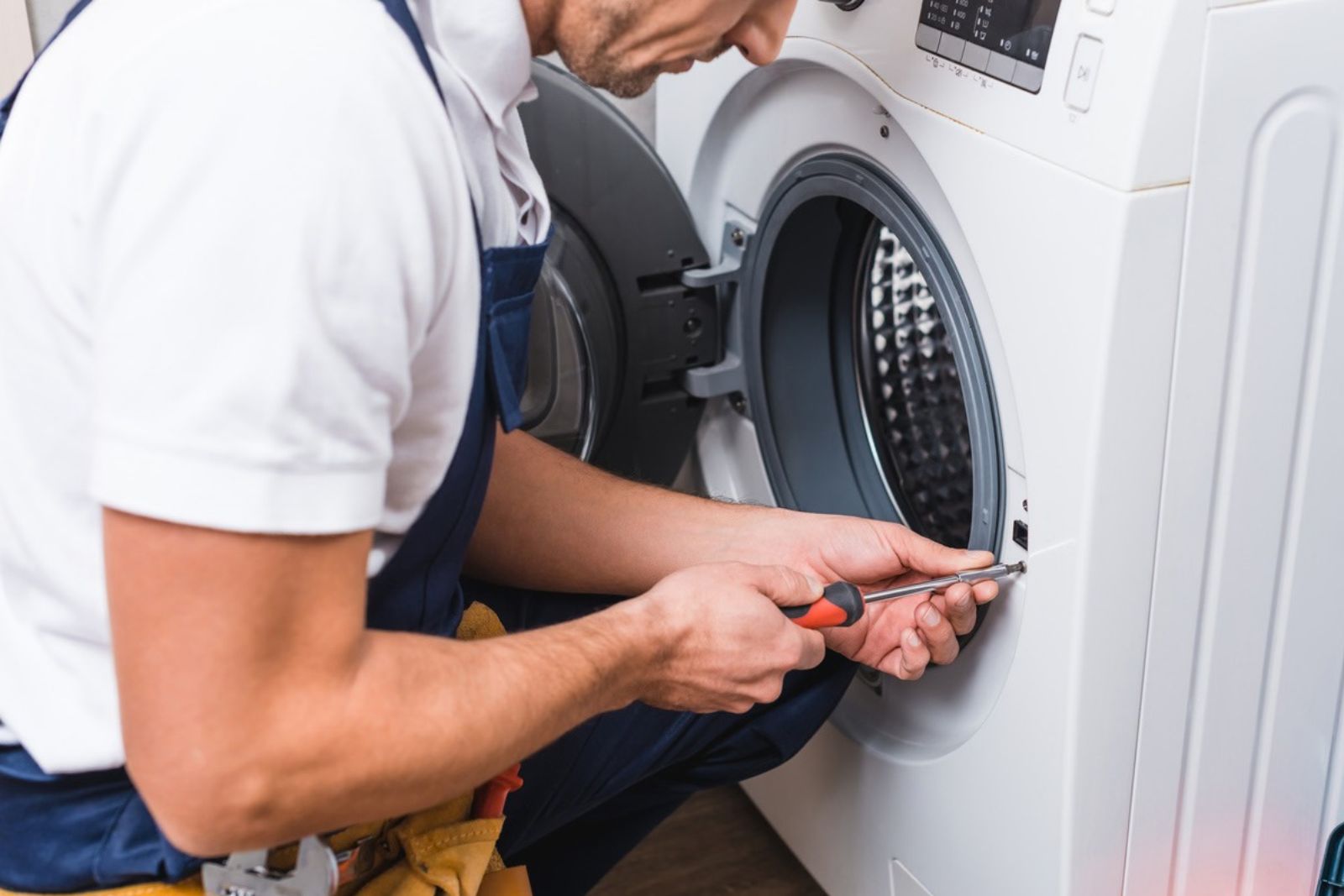 The Popular Home Remedy That Quietly Ruins A Washing Machine