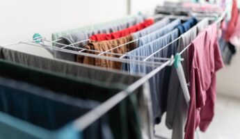 How to dry clothes in the cold season without a drye