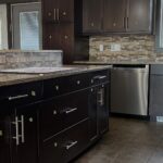 They painted espresso maple cabinets Benjamin Moore Soft Chamois: same gold granite, now it looks custom