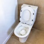 Spraying shaving foam in the toilet bowl: what it’s for and why more and more people do it