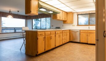 They removed one dated feature from this maple kitchen: now the whole room feels twice as big