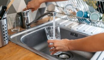 Before Leaving Home, Put A Glass And A Sheet Of Paper In The Sink